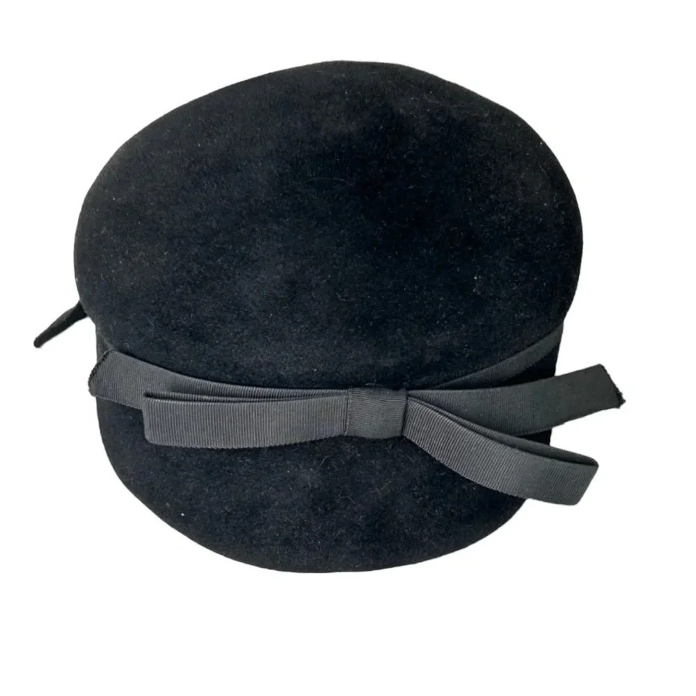 1950's Vintage Velvet Black Hat from Carson Pirie Scott‎ & Co